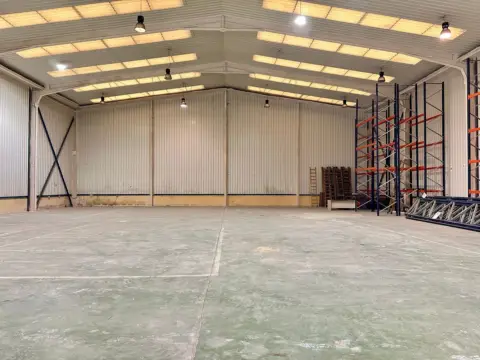 Nave industrial en Revilla