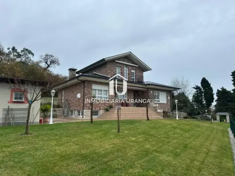 Chalet en Bárcena de Cicero