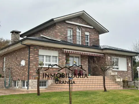 Chalet en Bárcena de Cicero