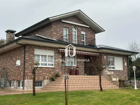 Chalet en Bárcena de Cicero