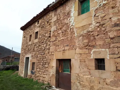 Chalet en calle de la Fuente, 33