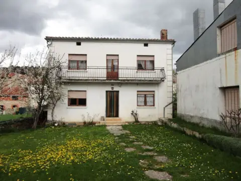 Chalet en calle Plaza, 32