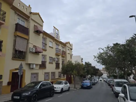 Piso en Zona Ronda de Poniente-Avenidas Salobreña-Enrique Martín Cuevas