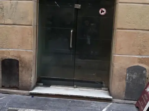 Local comercial en Parte Vieja-Alde Zaharra