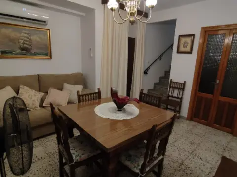 Casa adosada en Cuevas Bajas