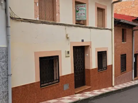 Casa adosada en Puebla de Don Rodrigo