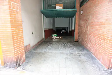 Garage in Pumarín-Teatinos