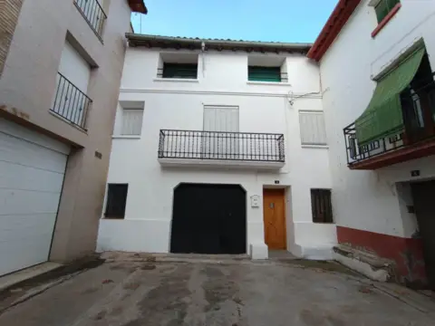 Chalet en Pueyo de Santa Cruz