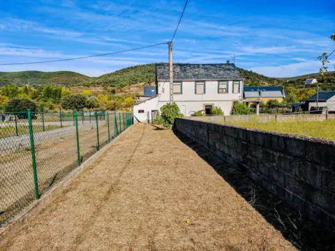 Chalet en Carucedo