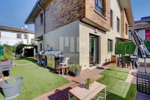 Casa adosada en Ventas-Jaizubia-Urdanibia