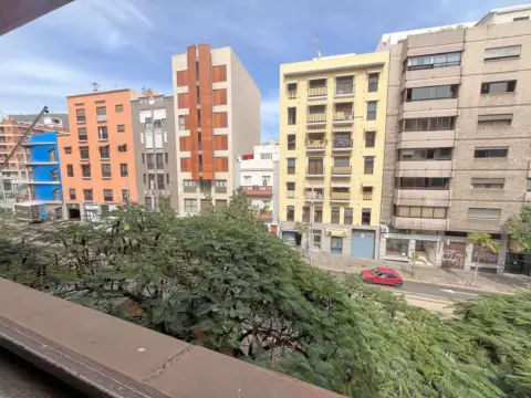 Piso en Centro-Zona calle Castillo