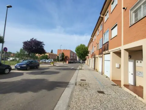 Casa adosada en Cadrete