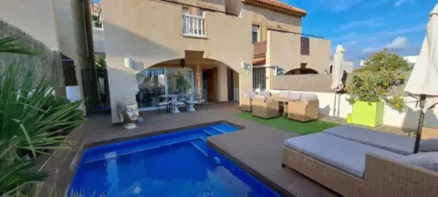 Chalet en Avenida de Don Antonio Segado del Olmo, 81