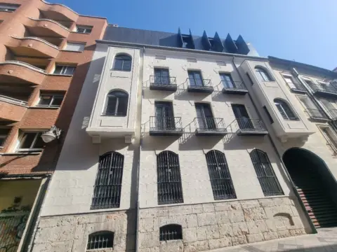 Apartamento en calle de Leopoldo Cano, 11