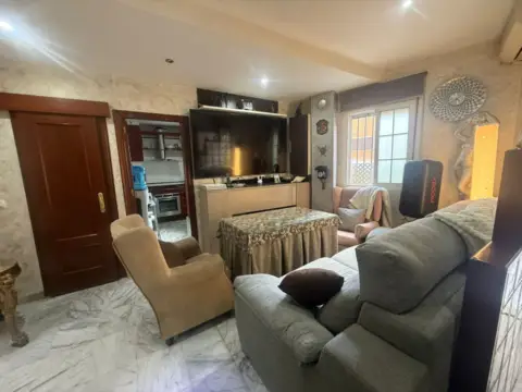 Dúplex en Nuevo Parque-Los Rosales-Tráfico Pesado