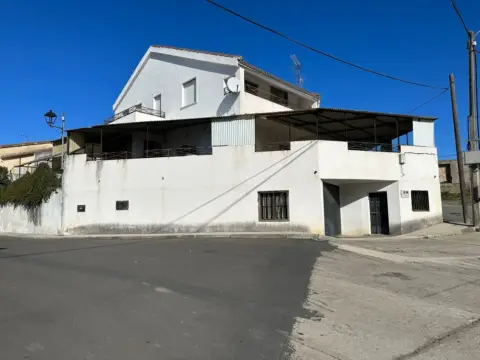 Chalet en Malpartida de Plasencia