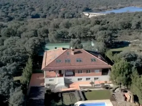 Chalet en Navalquejigo-Los Arroyos