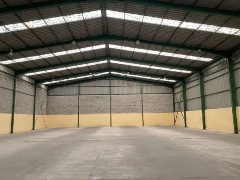 Nave industrial en Cacicedo