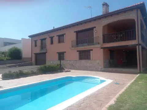 Chalet en Malpartida de Plasencia