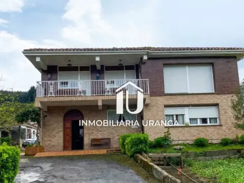Chalet en Limpias