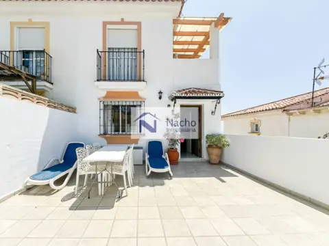 Casa adosada en calle de la Magnolia, 7