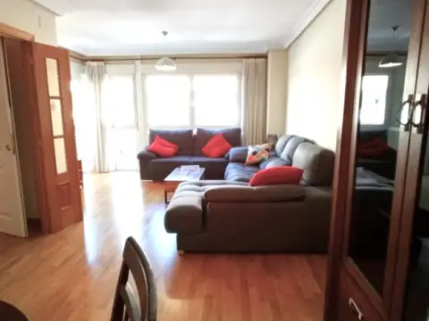 Casa adosada en San Antonio-Estación-Las Hervencias