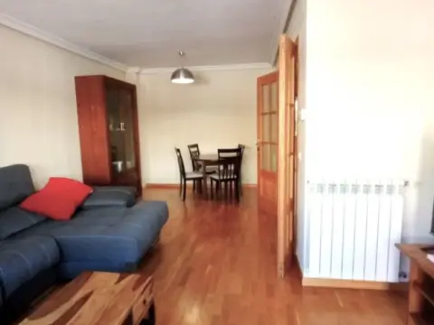 Casa adosada en San Antonio-Estación-Las Hervencias