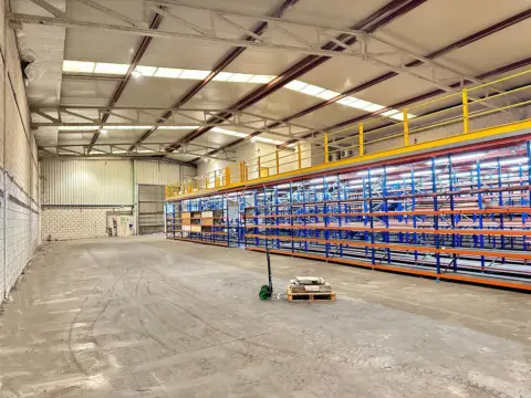 Nave industrial en Santiago de Cartes