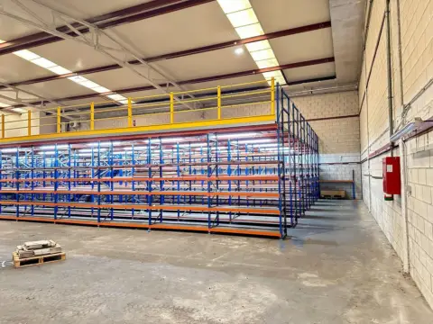 Nave industrial en Santiago de Cartes