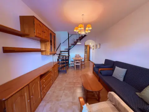 Casa adosada en Santiago de la Ribera