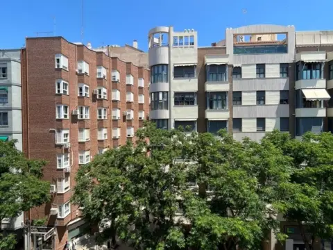 Piso en calle de Pedro Aleixandre, 8