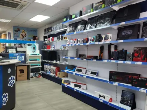 Local comercial en Bajo Llobregat
