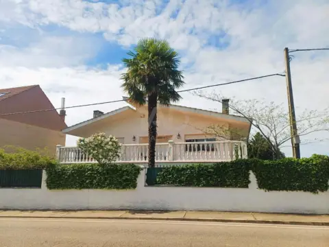 Chalet en Montejos del Camino