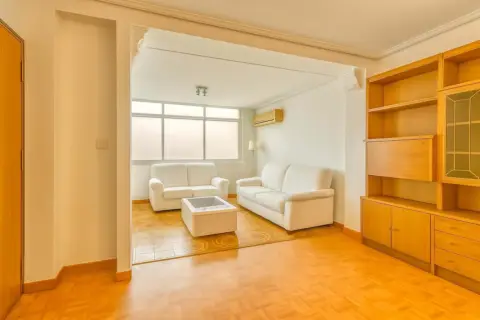 Piso en calle de Antares, 33