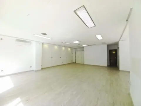 Local comercial en Avinguda de la Mar, 20