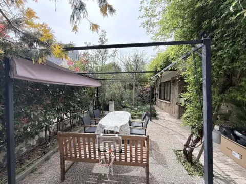 Chalet en Area Metropolitana