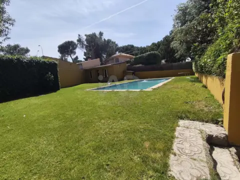 Chalet en Area Metropolitana