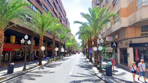 Local comercial en calle de Calderón de la Barca, 18