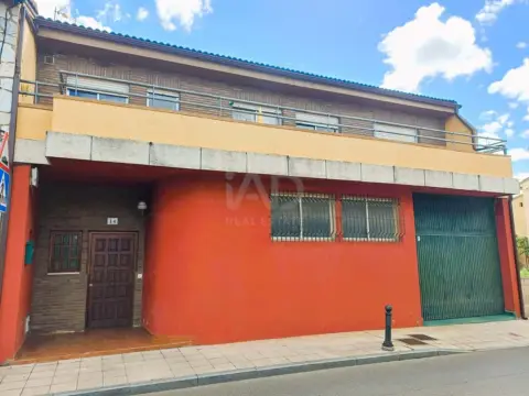 Chalet en Carbajal de La Legua
