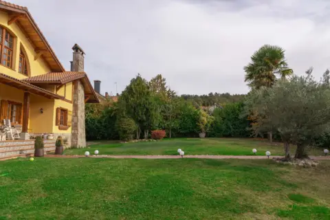 Chalet en Carbajal de La Legua