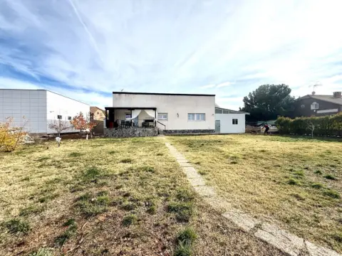 Casa en Villanueva de la Torre