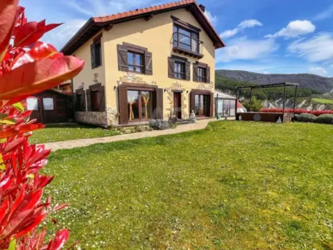 Chalet en calle de la Corona, 27