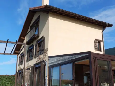 Chalet en calle de la Corona, 27