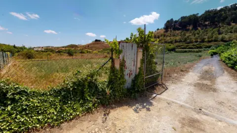 Terreno en calle Bajocampo