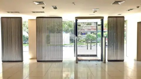 Local comercial en calle de Juana de Vega, 6