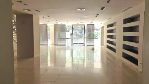 Local comercial en calle de Juana de Vega, 6