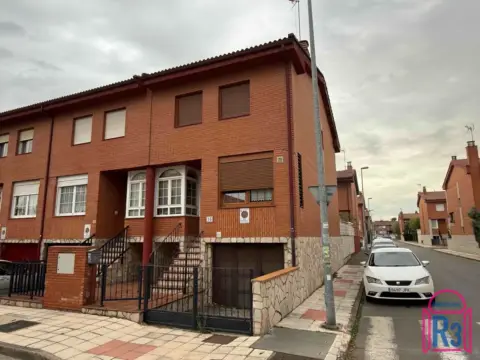 Casa adosada en calle del Marqués de Santillana