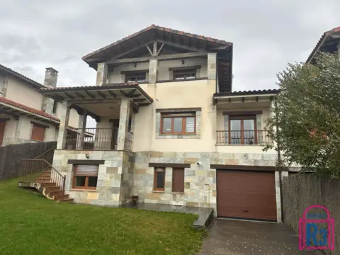 Casa adosada en San Miguel del Camino