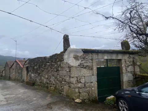 Casa adosada en Feiravella-Entrimo