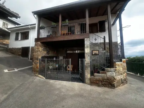 Casa en Pola de Lena
